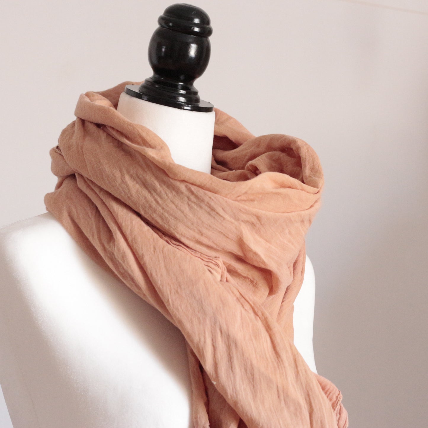 Grand foulard de coton biologique teint naturellement