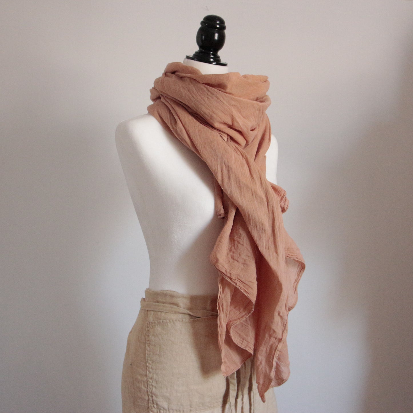 Grand foulard de coton biologique teint naturellement
